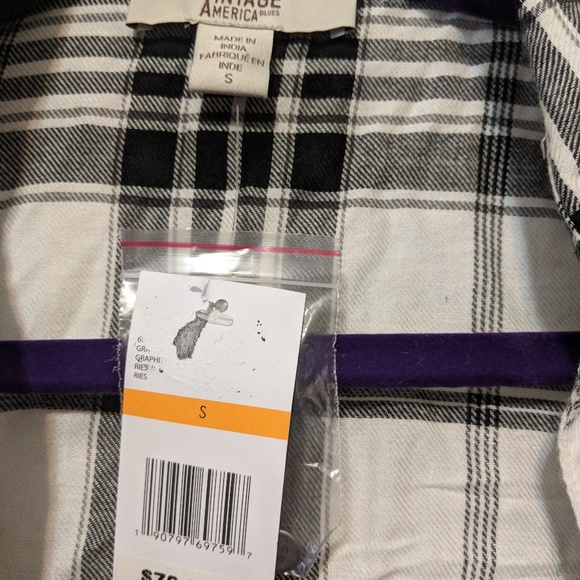 NWT Embroidered Long Sleeve Button down shirt. - Picture 3 of 7